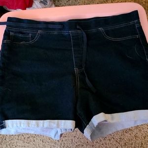 Elastic waist shorts